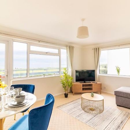 Incredible Sea View 2 Bedroom Beach Apartment Bournemouth Luaran gambar