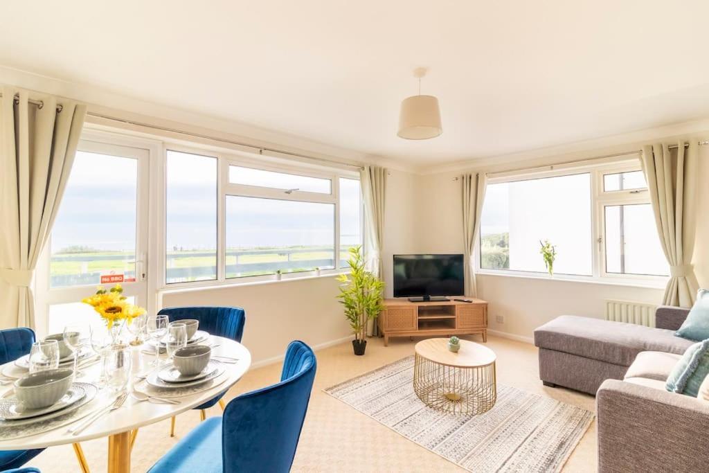 Incredible Sea View 2 Bedroom Beach Apartment Bournemouth Luaran gambar